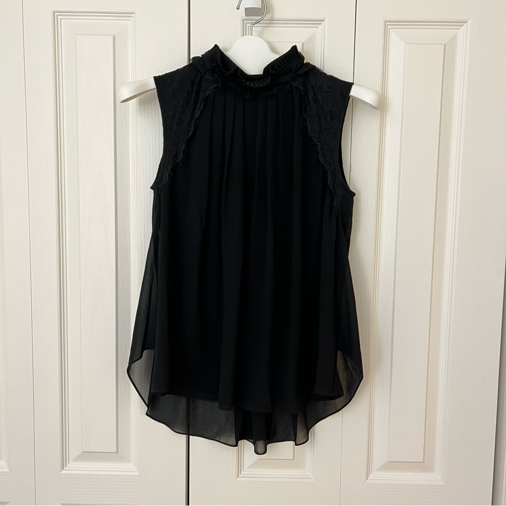 Women sleeveless shirt